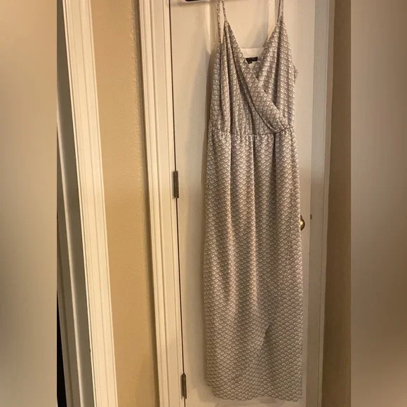 banana republic black and white maxi dress Banana Republic Maxi Dress Sz 2 Flutter Collar Black Dress White Floral V-Neck